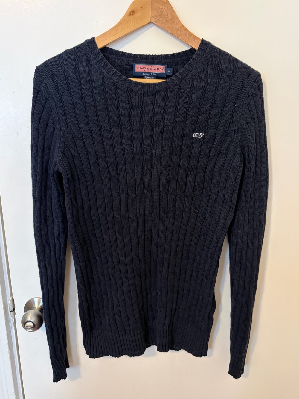 Vineyard Vines Women's Cable Knit Sweater Navy size Medium whale logo preppy